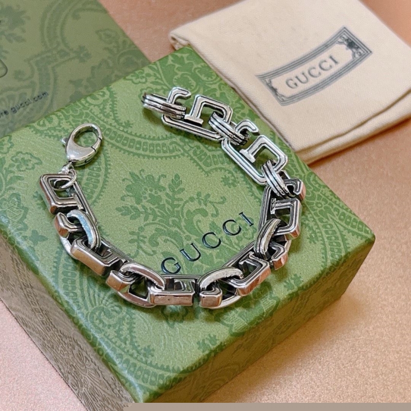 G*u*i bracelets